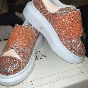 Alexander McQueen size 25 , us 8c